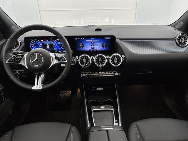 Mercedes-Benz EQA 250+ Business Solution Luxury 71 kWh | Spiegelpakket | Parkeerpakket met achteruitrijcamera | Warmtewerend, donkergetint glas | Trekhaak | Panoramaschuifdak | Sfeerverlichting | Sierdelen in Star Pattern | Smartphone integratie |