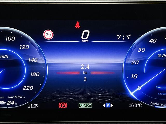 Mercedes-Benz EQA 250+ Business Solution AMG 71 kWh | Premium pakket | Nightpakket | Parkeerpakket | Panoramaschuifdak | 360° camera | Burmester Surround Sound | 19 inch tienspaaks lichtmetalen AMG-velgen | Warmtewerend, donkergetint glas |