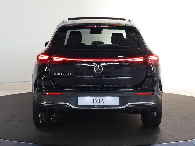 Mercedes-Benz EQA 250+ Business Solution AMG 71 kWh | Panoramaschuifdak | Burmester | 360°-camera | Head-up display | Trekhaak |