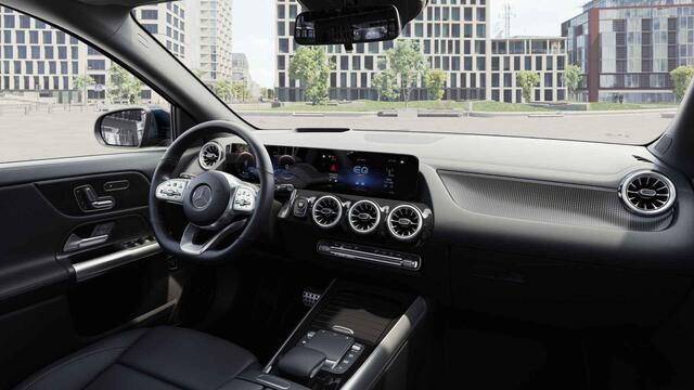 Mercedes-Benz EQA 350 4MATIC AMG Line 67 kWh | Panoramadak | Headup | Memory | Lederen bekleding | 20" lichtmetalen velgen | Adaptief demping systeem | 360 graden camera |