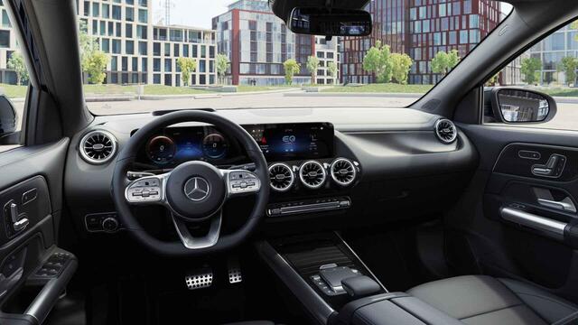 Mercedes-Benz EQA 350 4MATIC AMG Line 67 kWh | Panoramadak | Headup | Memory | Lederen bekleding | 20" lichtmetalen velgen | Adaptief demping systeem | 360 graden camera |