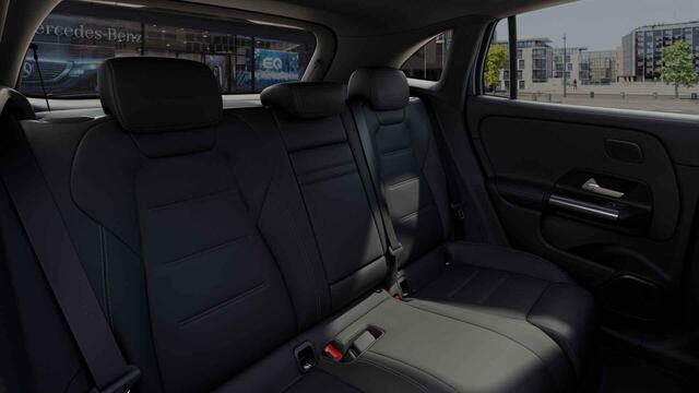 Mercedes-Benz EQA 350 4MATIC AMG Line 67 kWh | Panoramadak | Headup | Memory | Lederen bekleding | 20" lichtmetalen velgen | Adaptief demping systeem | 360 graden camera |