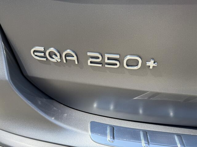 Mercedes-Benz EQA 250+ Business Solution AMG 71 kWh HUD | Pano/dak | Memory | trekhaak | 360 camera | Keyles | BURMEISTER HiFi | stoel en stuurverwarming| etc