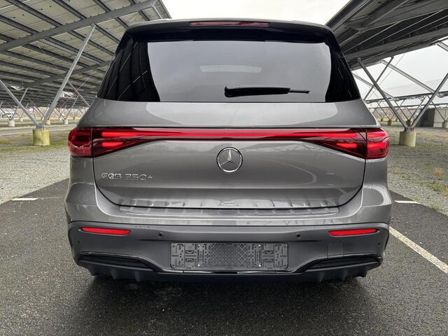 Mercedes-Benz EQB 250+ AMG Line 71 kWh | Night | Panorama dak | 360 camera | 19"AMG Velgen | Sfeerverlichting |