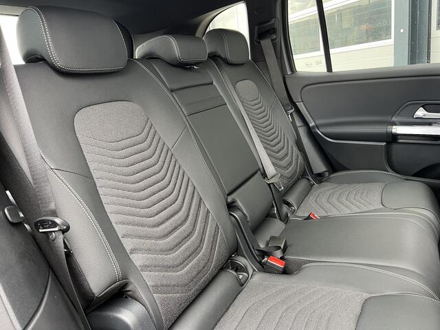 Mercedes-Benz EQB 250+ Business LIMITED | Panoramadak | 360° Camera | Dodehoekassistent | Donkergetint Glas Achter | Apple CarPlay | Android Auto | Sfeerverlichting | Stoelverwarming | Verschuifbare Achterstoelen | Elektrische Achterklep | Elektrisch Inklapbare Buitenspieg