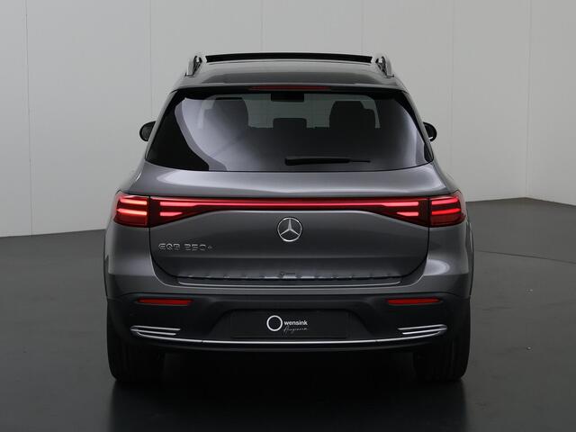 Mercedes-Benz EQB 250+ Luxury Line 71 kWh | Elektrische Stoelen | Dodehoek Detectie | Panoramadak | Keyless Go | Sfeerverlichting | Stoelverwarming | Apple Carplay/Android Auto |