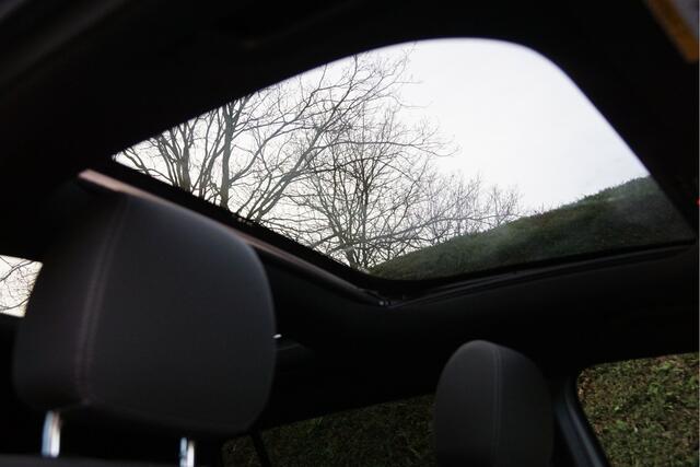 Mercedes-Benz EQB EQB 300 4MATIC | 7 Pers. Keyless Panorama Sfeerverlichting