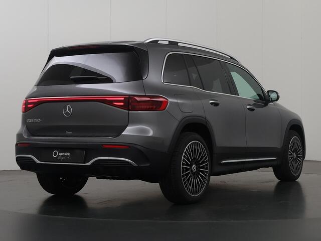 Mercedes-Benz EQB 250+ AMG Line 71 kWh | Panoramaschuifdak | Head-up display | Keyless go | Stoelverwarming | Burmester |
