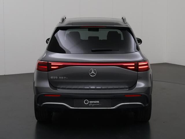 Mercedes-Benz EQB 250+ AMG Line 71 kWh | Panoramaschuifdak | Head-up display | Keyless go | Stoelverwarming | Burmester |