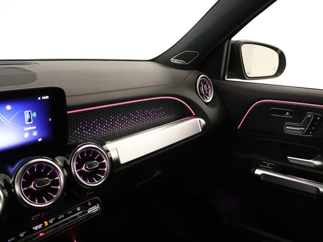 Mercedes-Benz EQB 250+ AMG Nightpakket 7 persoons 71 kWh | Panoramadak | Burmester Audio | Head Up | Memory | 360°-camera | Stuur- en Stoelverwarming | GUARD 360° Voertuigbescherming Plus | Winter pakket | EASY PACK achterklep |