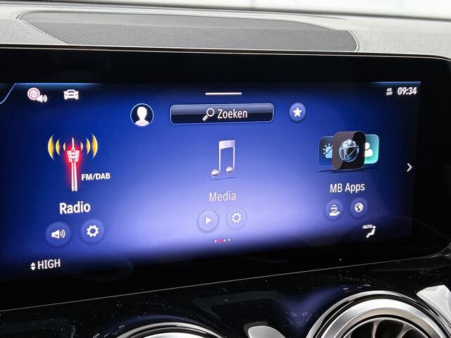 Mercedes-Benz EQB 250+ Business Solution Luxury 71 kWh | GUARD 360° Voertuigbescherming Plus | Smartphone integratie | Panoramaschuifdak | Stoelverwarming voor | Dodehoekassistent | Donkergetint glas achter |
