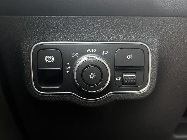 Mercedes-Benz EQB 250+ Business Solution 71 kWh | Easypack achterklep | Stoelverwarming vooraan | Sfeerverlichting | LED High Performance | Parkeerpakket met achteruitrijcamera |