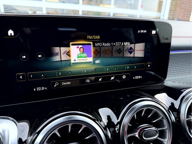 Mercedes-Benz EQB 300 4MATIC AMG Line 7-Persoons Panoramadak, 360 camera