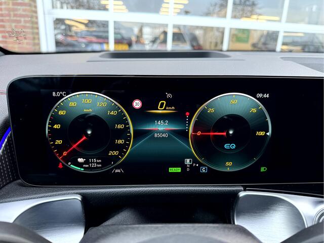 Mercedes-Benz EQB 300 4MATIC AMG Line 7-Persoons Panoramadak, 360 camera