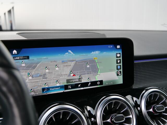 Mercedes-Benz EQB 300 4MATIC AMG Line 7p. 67 kWh Automaat Panoramadak / 19Inch / Led / Stoelverwarming / SOH 96,7%