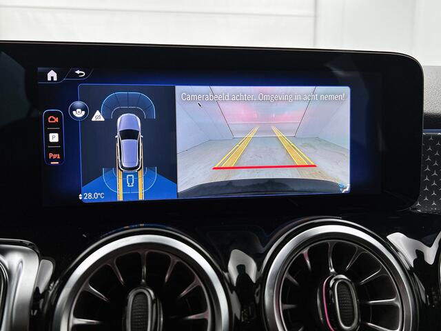 Mercedes-Benz EQB 250+ Business Solution Luxury 71 kWh | Smartphone integratie | Trekhaak | Panoramaschuifdak | Draadloos opladen Smartphone | Stoelverwarming vooraan |