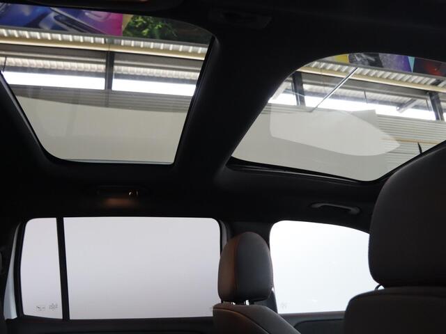 Mercedes-Benz EQB 250+ Business Solution AMG 71 kWh | Panoramadak | Trekhaak | Burmester | Memory stoelen | Head-up display | Sfeerverlichting | Winter pakket |