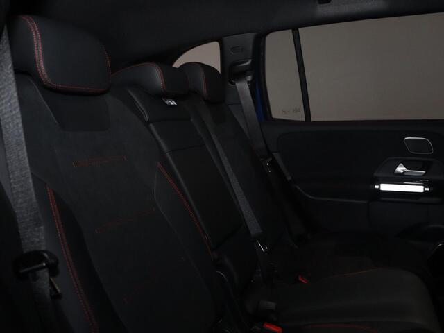 Mercedes-Benz EQB 250+ AMG Line 71 kWh | Premium Pakket | Rij-assistentiepakket | Nightpakket | Winterpakket | Panorama-schuifdak | Verstelbare Demping |