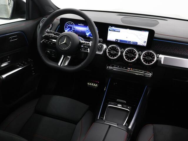 Mercedes-Benz EQB 250+ AMG Line 71 kWh | Panoramaschuifdak | Trekhaak | 360°-camera | Dodehoekassistent | Stoelverwarming voor |