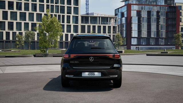 Mercedes-Benz EQB 250+ Business Solution Luxury | Panoramadak | Dodehoekassistent | Stoelverwarming | Sfeerverlichting | Apple CarPlay | Android Auto | Verschuifbare Stoelen Achter | Elektrische Achterklep | Elektrisch Inklapbare Buitenspiegels | Achteruitrijcamera | Parke