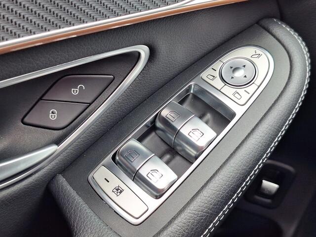 Mercedes-Benz EQC 400 4MATIC | RijAssistentiepakket | Schuifdak | Sfeerverlichting | Elektrische achterklep | Stoelverwarming