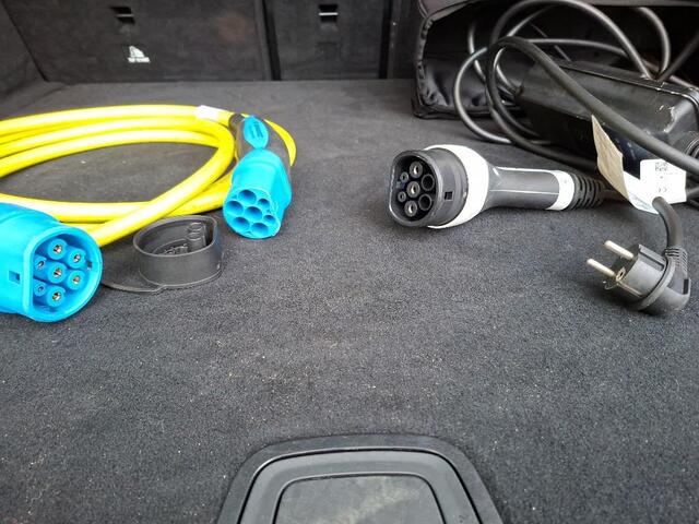 Mercedes-Benz EQC 400 Aut. 4MATIC Sol. Luxury 80 kWh | Navi | Camera | Leder |