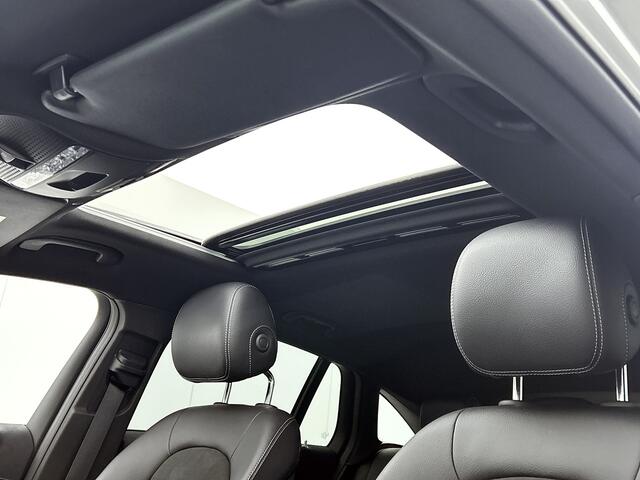 Mercedes-Benz EQC 400 4MATIC AMG Line 80 kWh | Schuifdak | Trekhaak | Distronic | Memory | Alarm | Car Play | Head Up Display | Inclusief 24 maanden Mercedes-Benz Certified garantie voor Europa.