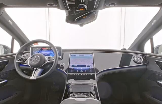 Mercedes-Benz EQE 300 89 kWh MBUX Navi Panoramadak Memory Artico-Leder Stuur en Stoelverwarming 19 Inch