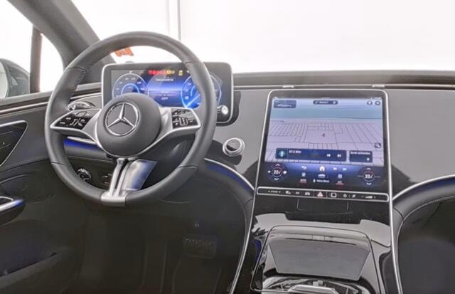 Mercedes-Benz EQE 300 89 kWh MBUX Navi Panoramadak Memory Artico-Leder Stuur en Stoelverwarming 19 Inch