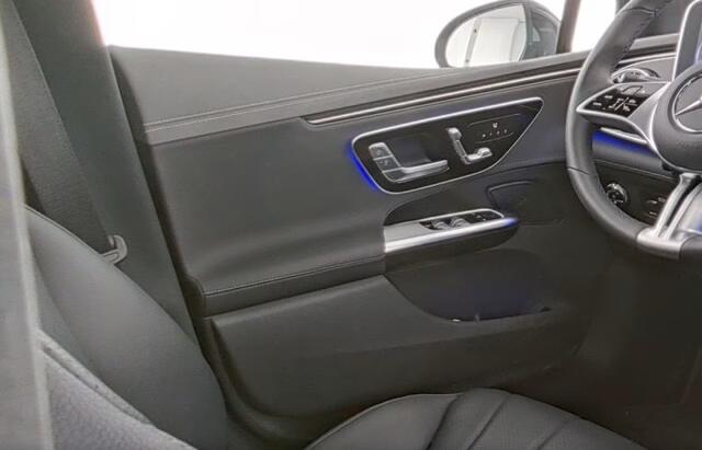 Mercedes-Benz EQE 300 89 kWh MBUX Navi Panoramadak Memory Artico-Leder Stuur en Stoelverwarming 19 Inch