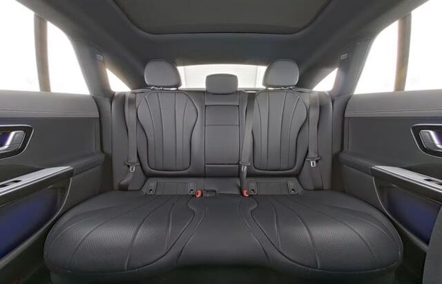 Mercedes-Benz EQE 300 89 kWh MBUX Navi Panoramadak Memory Artico-Leder Stuur en Stoelverwarming 19 Inch