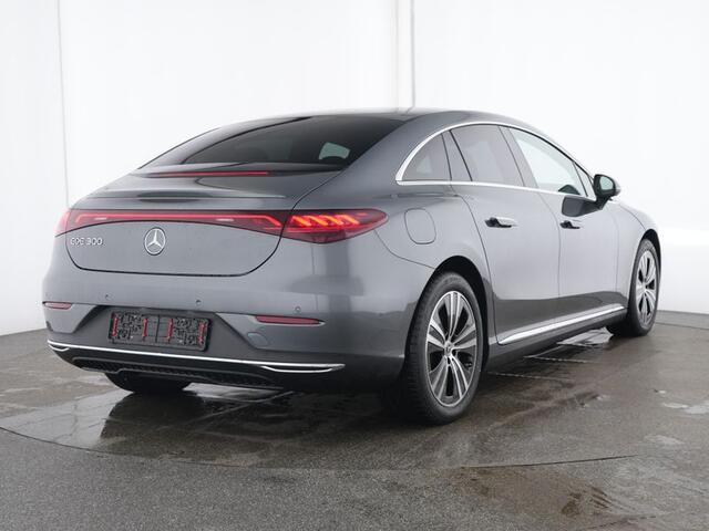 Mercedes-Benz EQE 300 Electric Art 90 kWh Airmatic-Luchtvering | Head-up-Display | Memory Voorstoelen | Distronic | Stuur en Stoelverwarming | Sfeerverlichting. Inclusief 24 maanden Mercedes-Benz Certified garantie voor Europa.