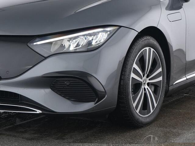 Mercedes-Benz EQE 300 Electric Art 90 kWh Airmatic-Luchtvering | Head-up-Display | Memory Voorstoelen | Distronic | Stuur en Stoelverwarming | Sfeerverlichting. Inclusief 24 maanden Mercedes-Benz Certified garantie voor Europa.