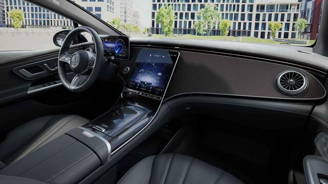 Mercedes-Benz EQE 300 Luxury Line 89 kWh | Digital Light | Memory | Burmester | 360 graden camera | Sfeerverlichting |