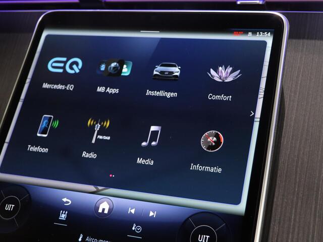 Mercedes-Benz EQE 300 Business Solution AMG 90 kWh | Panoramisch schuifdak | Burmester | AIRMATIC | MBUX augmented reality | Premium Pakket | Akoestisch comfortpakket |