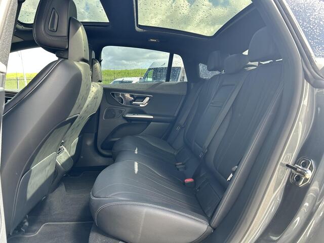 Mercedes-Benz EQE 300 | Panoramadak | Luxury | Achteruitrijcamera | Memorystoelen Verwarmd | Sfeerverlichting | Apple & Android Carplay
