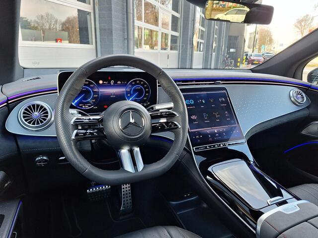 Mercedes-Benz EQS SUV 450+ AMG Line | 7-Zits | Premium Plus Pakket | Night Pakket | AIR BALANCE Pakket | Rijassistentie Pakket Plus | Derde Zitrij | Panoramadak | Trekhaak | AIRMATIC Luchtvering | Achterasbesturing | Burmester 3D Surround | Head-up Display | Augmented Real