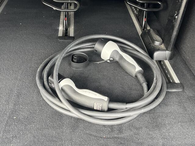 Mercedes-Benz EQV 300 L2 Business Solution Limited 90 kWh 8pl VAN: 42.900,- VOOR: 39.877,- EXCL. BTW UW LENTEVOORDEEL: 3.023,- | ELECTR. SCHUIFDEUREN | DODE HOEK | 360 CAMERA |LEDER | RIJKLAARPRIJS incl. 12mnd BOVAG GARANTIE