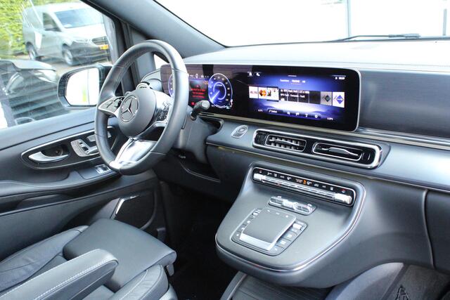 Mercedes-Benz EQV 300 L2 / AMG / Panorama / 7-Persoons / Burmester / Electr Stoelen / Vol Opties / NIEUWSTAAT