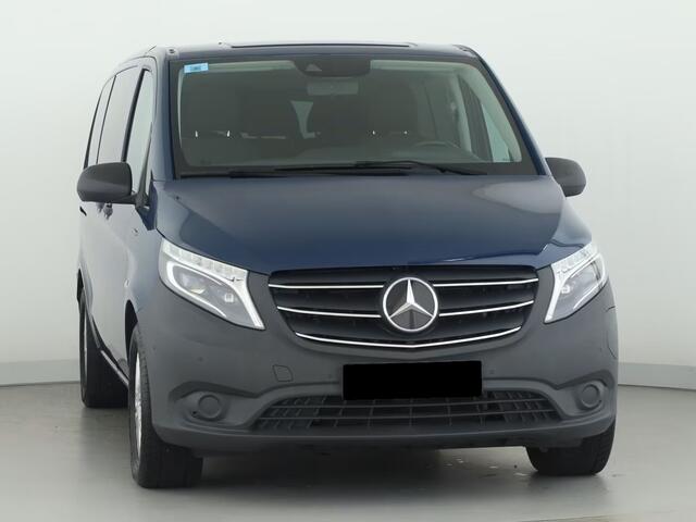 Mercedes-Benz EVITO TOURER 129 L2 90 kWh 8-Zitter 32.850 EX BTW LED Intelligent Light System 17 Inch Stoelverwarming bestuurder