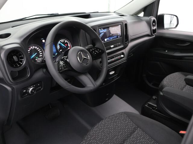 Mercedes-Benz EVITO TOURER 129 L2 PRO 90kWh | 8-PERSOONS | Snelladen 110 KWh | Achteruitrijcamera | Parkeerpakket | Comfortbestuurdersstoel | Dodehoekassistent | 8 Zitplaatsen | 360KM Range | KORTING ¤25.900,- !!!