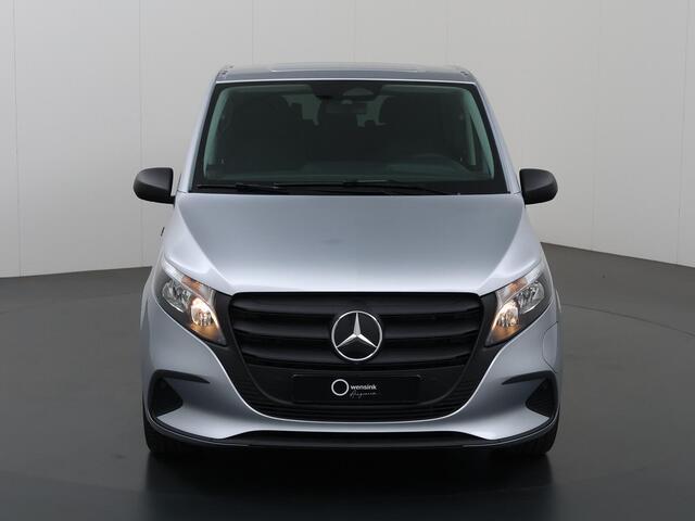 Mercedes-Benz EVITO TOURER 129 L2 PRO 90kWh | 8-PERSOONS | Snelladen 110 KWh | Achteruitrijcamera | Parkeerpakket | Comfortbestuurdersstoel | Dodehoekassistent | 8 Zitplaatsen | 360KM Range | KORTING ¤25.900,- !!!