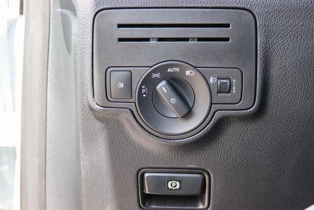 Mercedes-Benz EVITO TOURER PRO L2 90 kWh 9-Persoons, DAB, Cruise Control, Stoelverwarming, SOH 97,77%