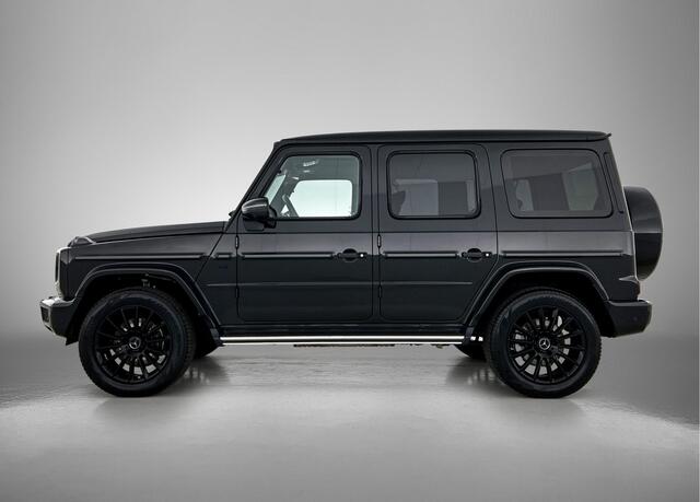 Mercedes-Benz G-KLASSE 500 Trekhaak | AMG Line | Night Pakket | Schuif-Kanteldak | Distronic | Treeplanken van rvs links en rechts. Inclusief 24 maanden Mercedes-Benz Certified garantie voor Europa.