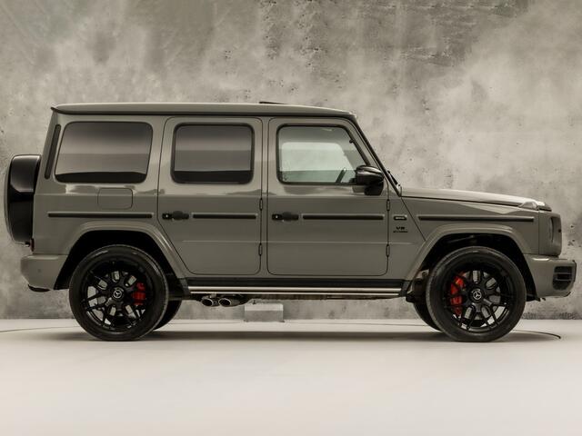 Mercedes-Benz G-KLASSE 63 AMG 585Pk (SCHUIFDAK, ALCANTARA HEMEL, APPLE CARPLAY, BURMESTER, MASSAGE, CARBON INTERIEUR, STOELKOELING/VERWARMING, ADAPTIVE CRUISE, 360 CAMERA, SFEERVERLICHTING, TREKHAAK, NIEUWSTAAT)