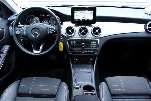 Mercedes-Benz GLA-KLASSE 180 Ambition AUT PANO NAV XENON STOELVW PDC CRUISE '16