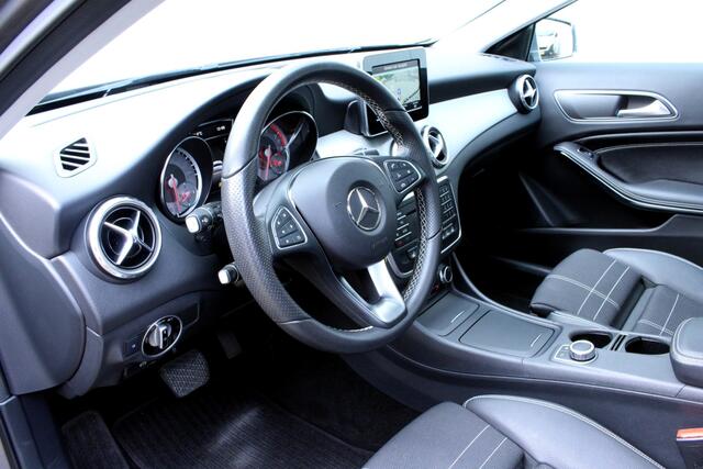 Mercedes-Benz GLA-KLASSE 180 Ambition AUT PANO NAV XENON STOELVW PDC CRUISE '16