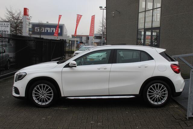 Mercedes-Benz GLA-KLASSE 180 Premium Plus AMG line/Panorama dak/Automaat/LED koplampen/Navigatie/Bluetooth.