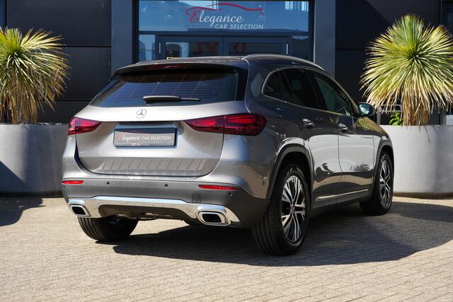 Mercedes-Benz GLA-KLASSE 200 Star Edition 164pk Stoelverwarming/Trekhaak/Camera