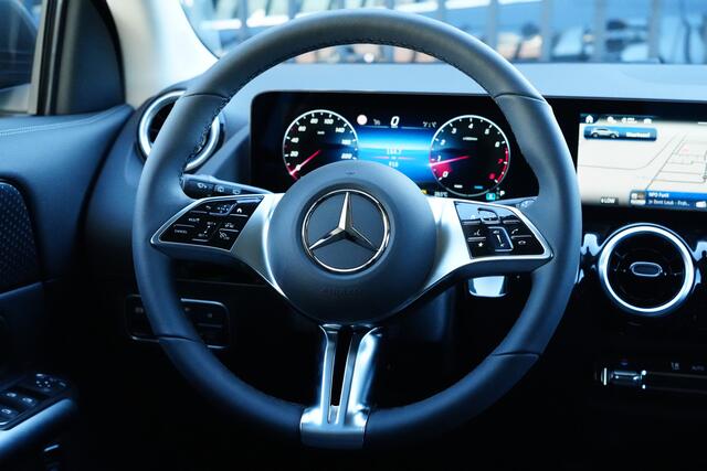 Mercedes-Benz GLA-KLASSE 200 Star Edition 164pk Stoelverwarming/Trekhaak/Camera